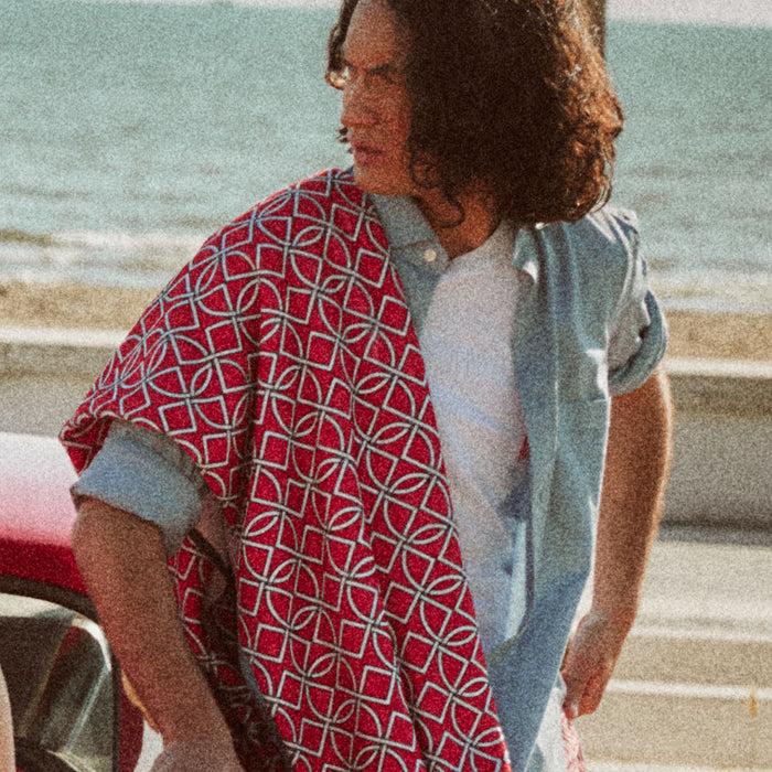Ulturale T-Shirt bianca con taschino rosso e logomania bianca in 100% cotone - Ulturale Vendita Calda